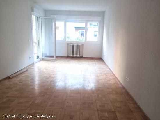 SE VENDE AMPLIO Y LUMINOSO PISO EN CALLE JOSE ZORRILLA - SEGOVIA