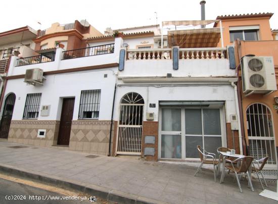 Preciosa casa en los prados con apartamento independiente salida por dos calles. - MALAGA