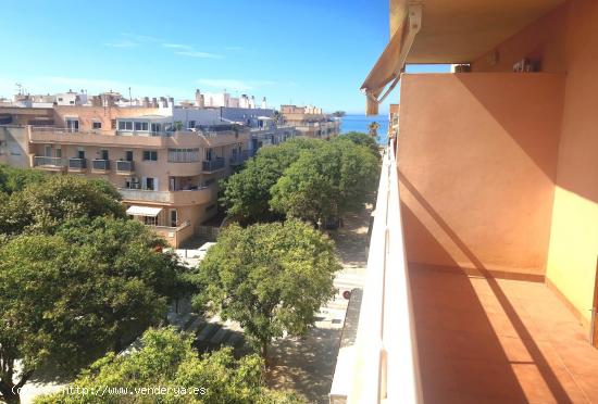 LUMINOSO ÁTICO RECIENTEMENTE REFORMADO A 5 MINUTOS DEL MAR EN CIUDAD JARDIN - BALEARES