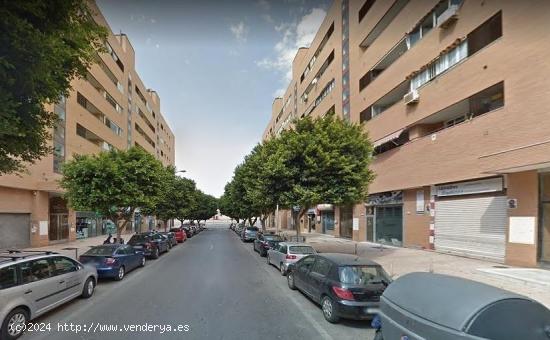 OPORTUNIDAD!! PISO EN ALMERIA CAPITAL, ZONA CORTIJO GRANDE. 3 DORMIT. + 2 BAÑOS + GARAJE + MUEBLES!