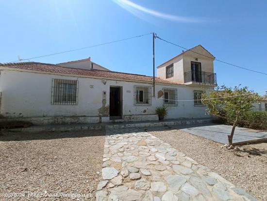 Casa con terreno en Los Arroyos - MURCIA