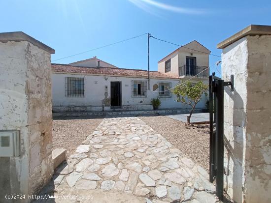 Casa con terreno en Los Arroyos - MURCIA