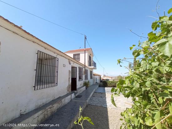 Casa con terreno en Los Arroyos - MURCIA