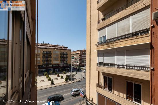 Frente Plaza Albert Einstein, por debajo de facultad de ciencias. Piso en venta de 3 dormitorios, sa