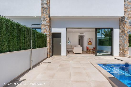 Villas nuevas con piscina privada - ALICANTE