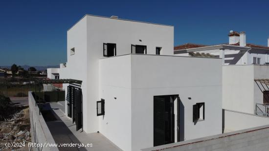 Villas nuevos con piscina privada - ALICANTE