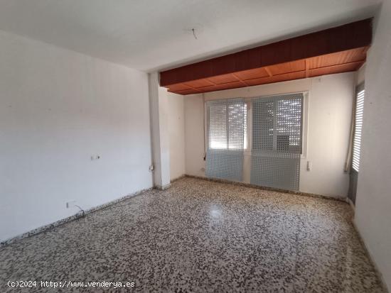 OPORTUNIDAD, SE VENDE ESTUPENDO PISO CON ENTRADA INDEPENDIENTE. - MURCIA