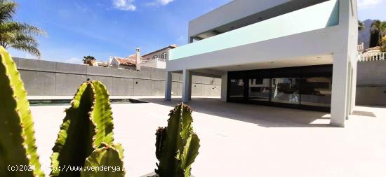 Magnífica Villa Moderna con Piscina Privada en Adeje - SANTA CRUZ DE TENERIFE