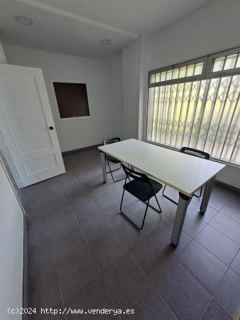 SE VENDE FANTASTICO LOCAL EN ZONA DE UNIVERSIDAD - CADIZ