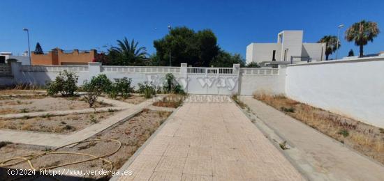 CHALET JUNTO AL MAR - ALMERIA