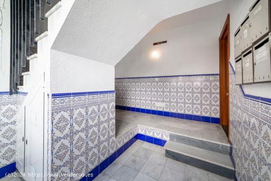 Precioso piso de tres dormitorios a la venta - ALMERIA