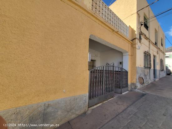 CASA EN DALIAS - ALMERIA