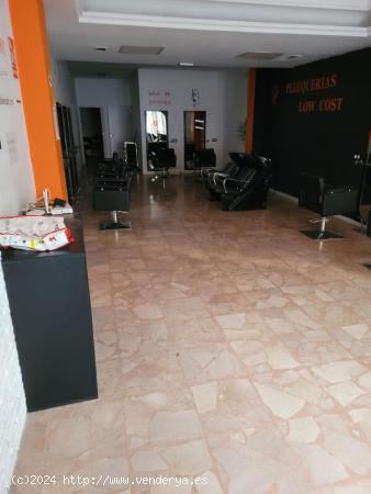 Espacio de Belleza: Alquiler de Peluquería en 112 Metros Cuadrados - ALMERIA