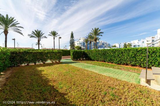 BAJO CON JARDIN EN PLAYA SERENA SUR - ALMERIA