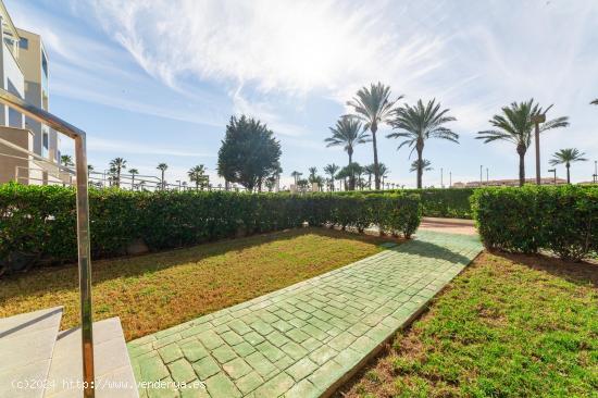 BAJO CON JARDIN EN PLAYA SERENA SUR - ALMERIA