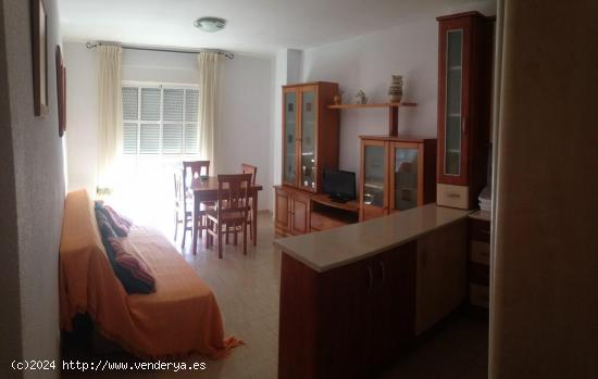 PISO DE UN DORMITORIO A UN PASO DE LA PLAYA - ALMERIA