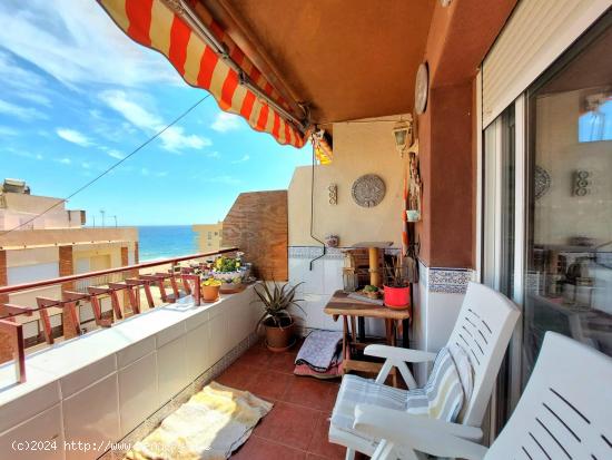 Piso con vistas al mar, en segunda línea de la Colonia. - MURCIA