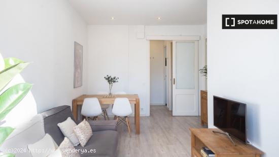 Apartamento de 2 dormitorios con balcón en alquiler en Esquerra Eixample - BARCELONA