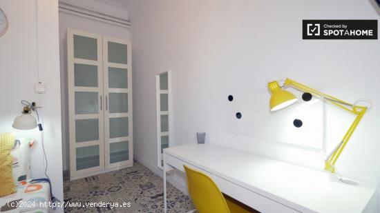 Elegante habitación con cama doble en alquiler en Gràcia - BARCELONA