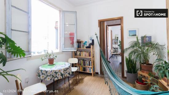 Se alquila habitación en apartamento de 2 dormitorios en Barcelona - BARCELONA