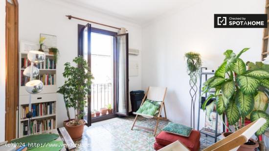 Se alquila habitación en apartamento de 2 dormitorios en Barcelona - BARCELONA