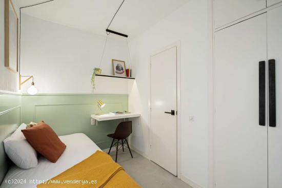 Se alquila habitación en residencia en Madrid - MADRID