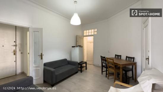 Habitaciones en alquiler en apartamento de 4 dormitorios en Sant Antoni. - BARCELONA