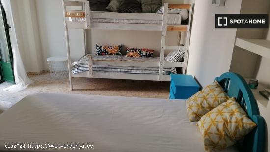 Alquiler de habitaciones en casa de 6 dormitorios en San Basilio, Córdoba - CORDOBA