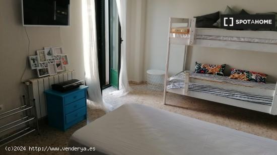 Alquiler de habitaciones en casa de 6 dormitorios en San Basilio, Córdoba - CORDOBA