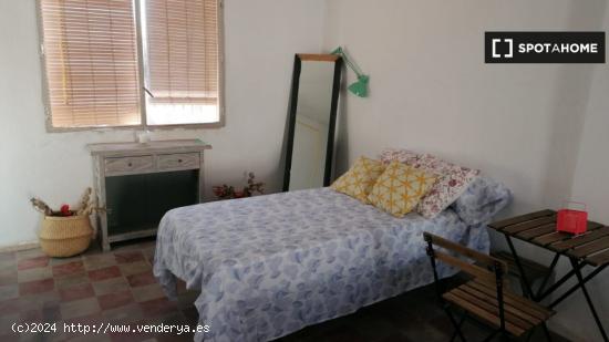 Alquiler de habitaciones en casa de 6 dormitorios en San Basilio, Córdoba - CORDOBA