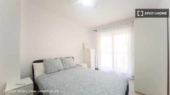 Habitaciones para alquilar en apartamento de 4 dormitorios en Granada - GRANADA