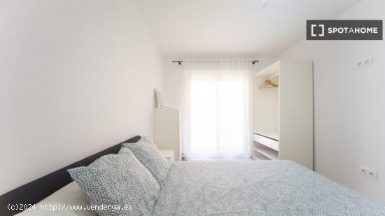 Habitaciones para alquilar en apartamento de 4 dormitorios en Granada - GRANADA