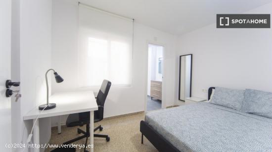 Habitaciones para alquilar en apartamento de 4 dormitorios en Granada - GRANADA