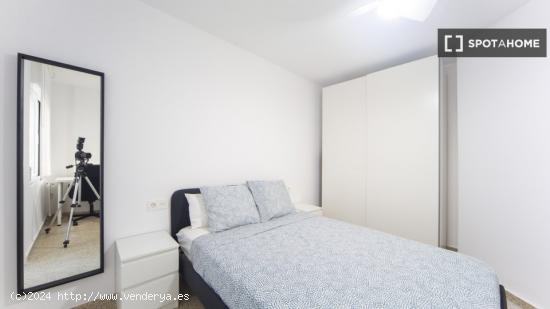 Habitaciones para alquilar en apartamento de 4 dormitorios en Granada - GRANADA