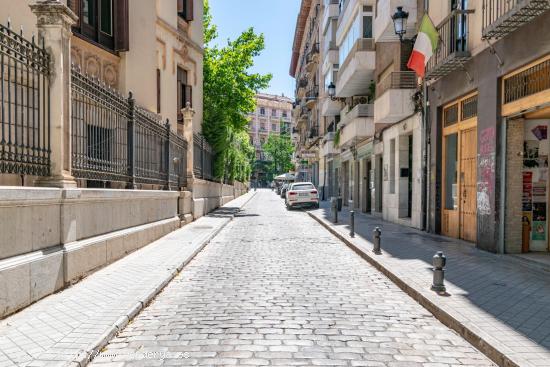 VIVIENDA EXCLUSIVA! Ático con gran terraza junto Gran Vía - GRANADA