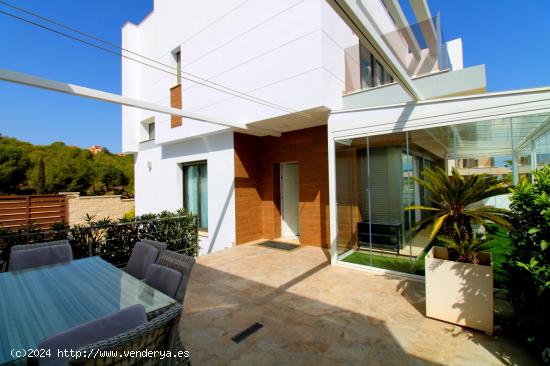 Villa de 5 dormitorios con vistas despejadas, zona San miguel de Salinas (Orihuela Costa) - ALICANTE