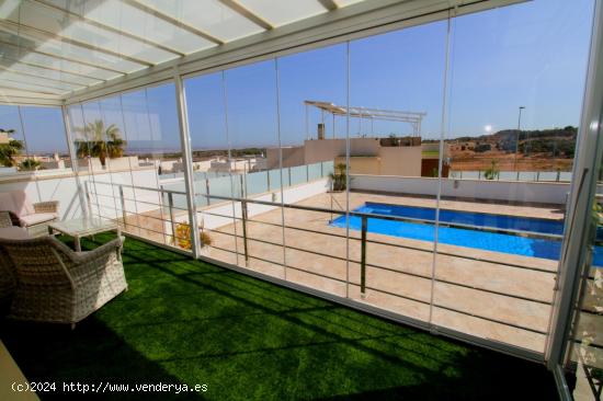 Villa de 5 dormitorios con vistas despejadas, zona San miguel de Salinas (Orihuela Costa) - ALICANTE