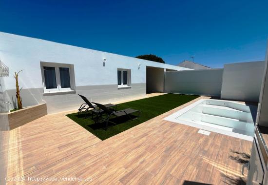 CHALET VACACIONAL CON PISCINA PROPIA - CADIZ