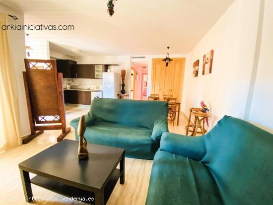 APARTAMENTO CON PISCINA Y SOLARIUM EN URBANIZACIÓN PRIVADA - ALMERIA