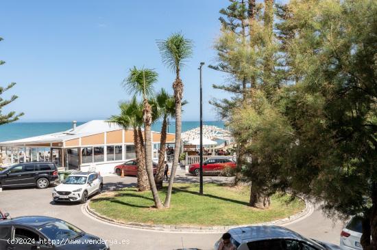 2 dormitorios en 1ª línea de playa con garaje - MALAGA