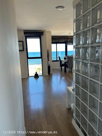 APARTAMENTO DE 2 DORMITORIOS EN PRIMERA LÍNEA DE MAR AZUL, LA VELETA - ZONA TORREVIEJA - - ALICANTE