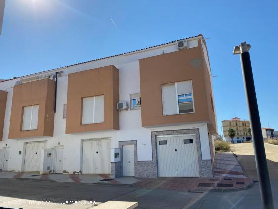  PROMOCIÓN  DE  VIVIENDA  ADOSADA  EN CASTUERA - BADAJOZ 