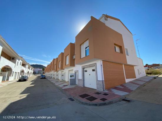 PROMOCIÓN  DE  VIVIENDA  ADOSADA  EN CASTUERA - BADAJOZ