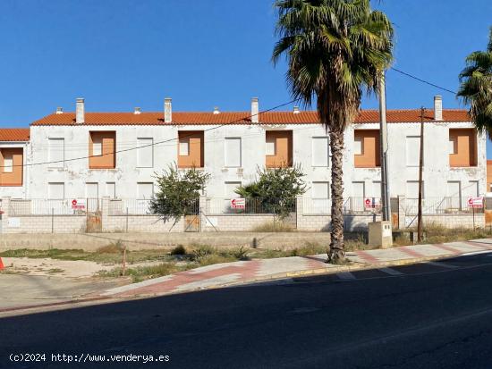 PROMOCIÓN  DE  VIVIENDA  ADOSADA  EN CASTUERA - BADAJOZ