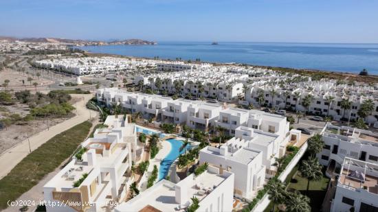 Villas de lujo de 3 dormitorios situadas a pie de playa - ALMERIA