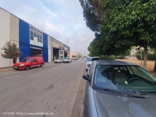 ESTUPENDA NAVE EN ALQUILER EN EL POLÍGONO PARSI - SEVILLA