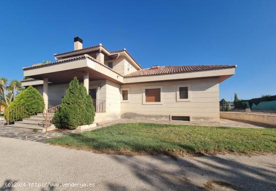 SE VENDE FABULOSO CHALET EN NOVELDA (ALICANTE) SPAIN - ALICANTE