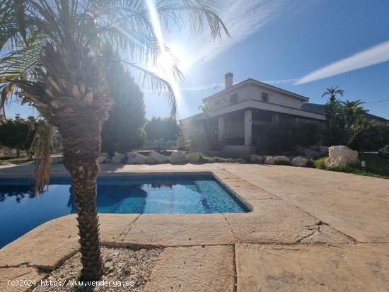 SE VENDE FABULOSO CHALET EN NOVELDA (ALICANTE) SPAIN - ALICANTE