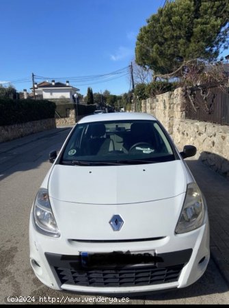 Renault Clio Evolution dCi 100 (74kw) de 2011 con 266.000 Km por 3.500 EUR. en Madrid