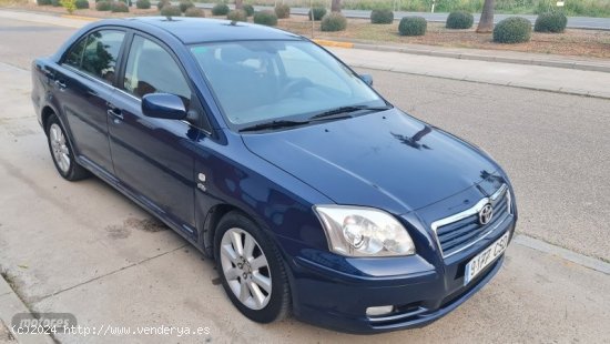 Toyota Avensis LUNA 4xD4 de 2004 con 264.625 Km por 2.900 EUR. en Cordoba